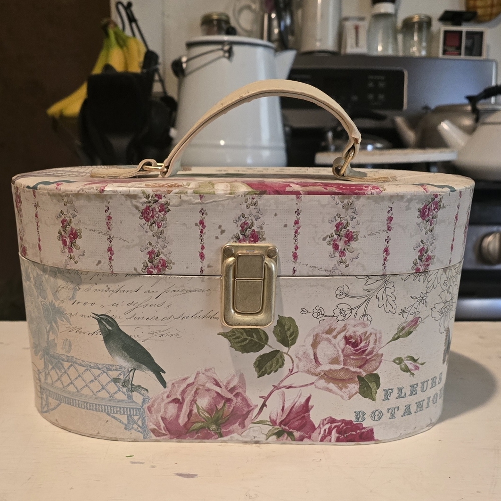 Jewelry Travel Train Decorative Case